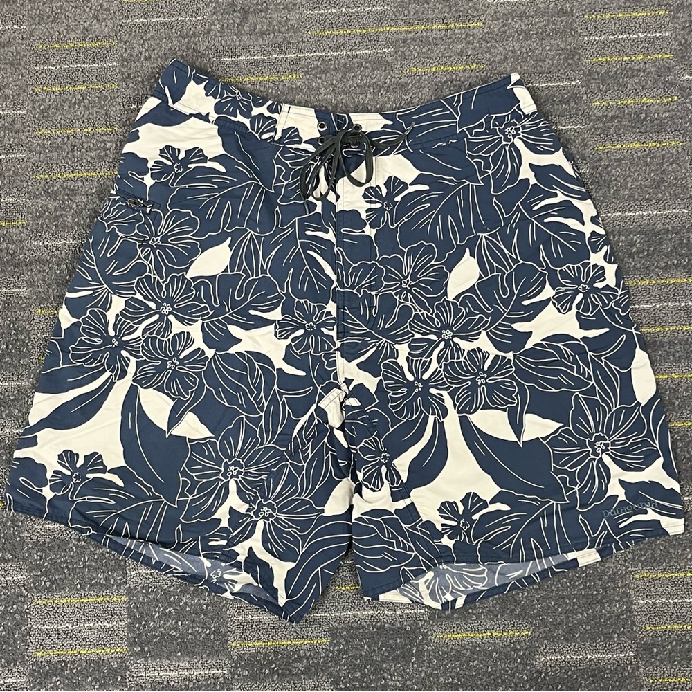 Patagonia Wavefarer Board Shorts Mens 35* Blue Floral Hawaiian Surf 8” Inseam